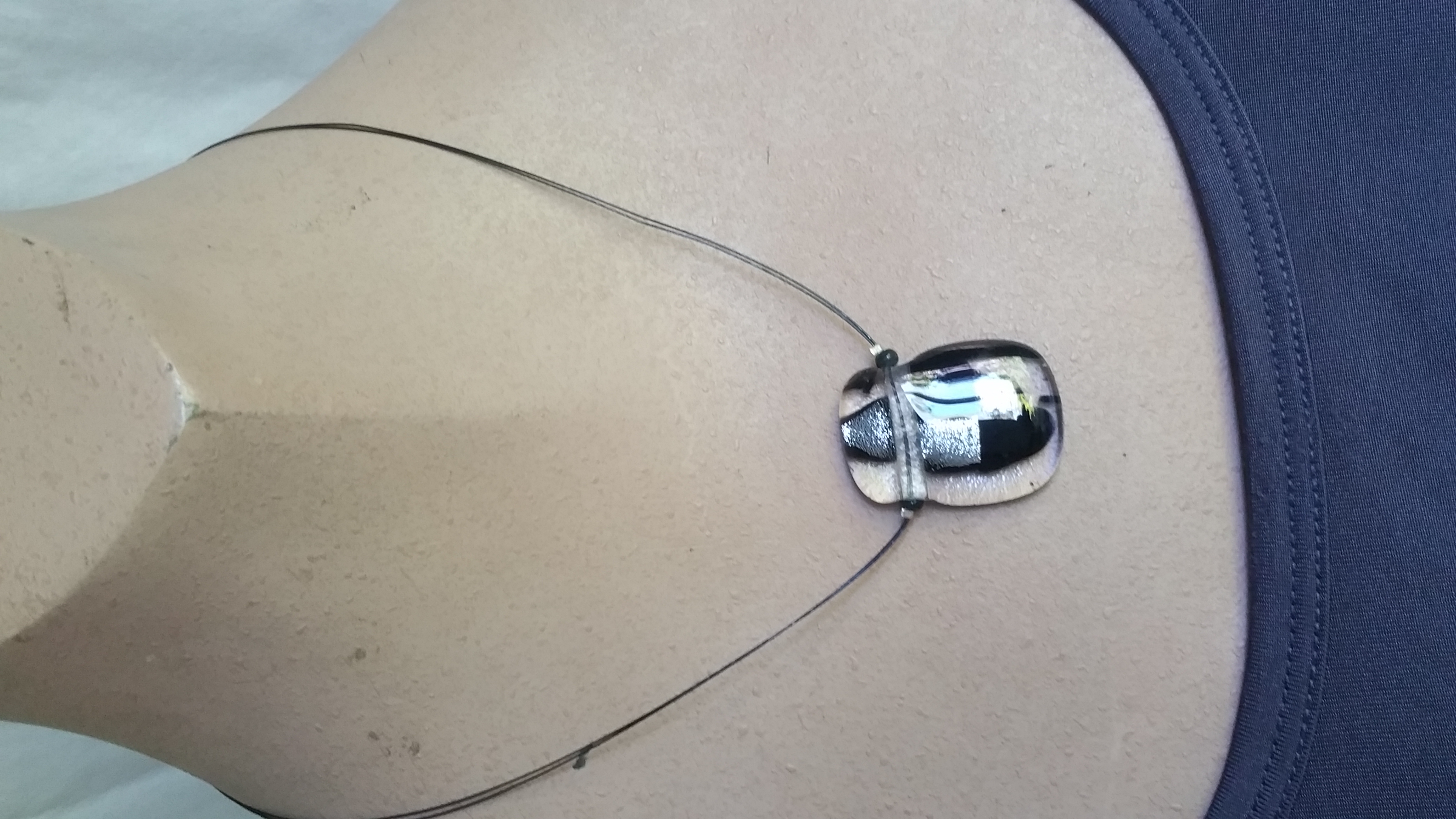 Square necklace on wire - Image 2