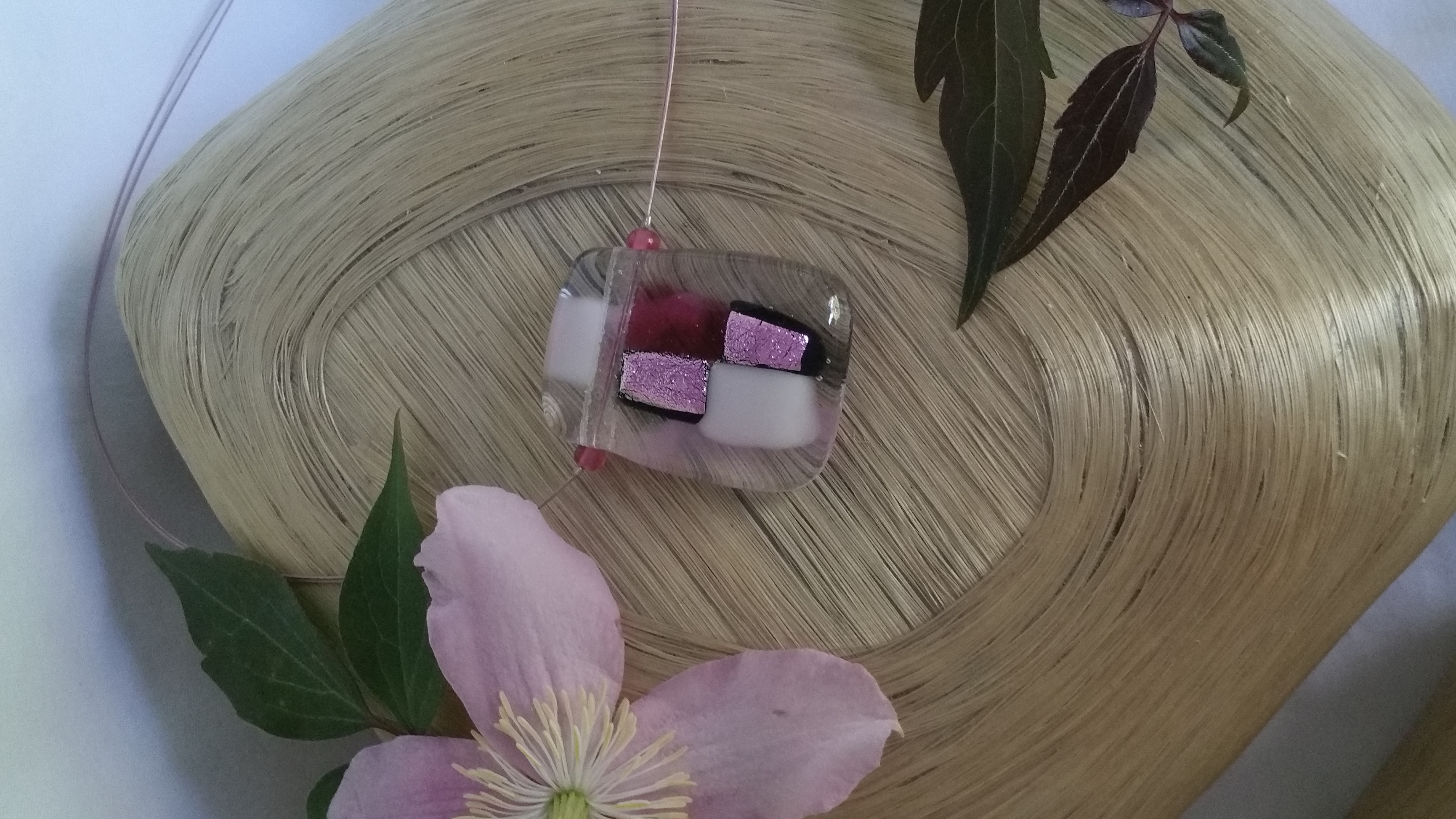 Square necklace on wire - Image 4