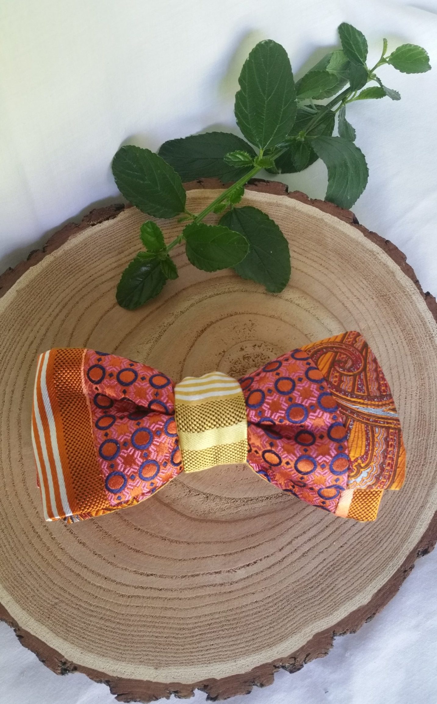 Burntorange /pink bowtie